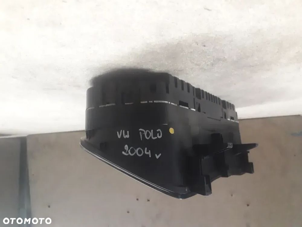 Licznik VW Polo 9N 2004 r. 1.4TDI 6Q0920802D. - 4
