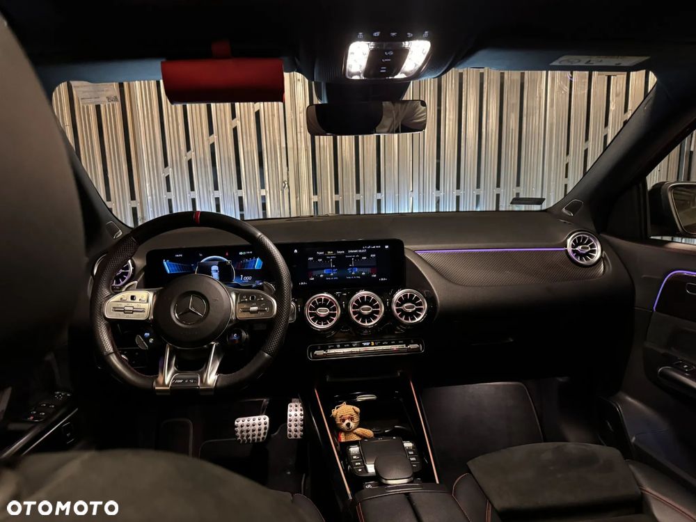 Mercedes-Benz GLA - 32