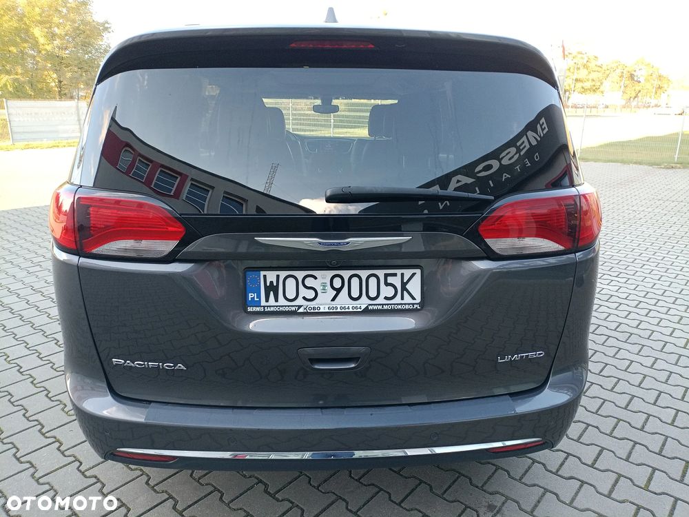 Chrysler Pacifica - 4