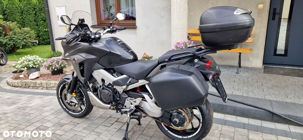 Honda VFR - 9