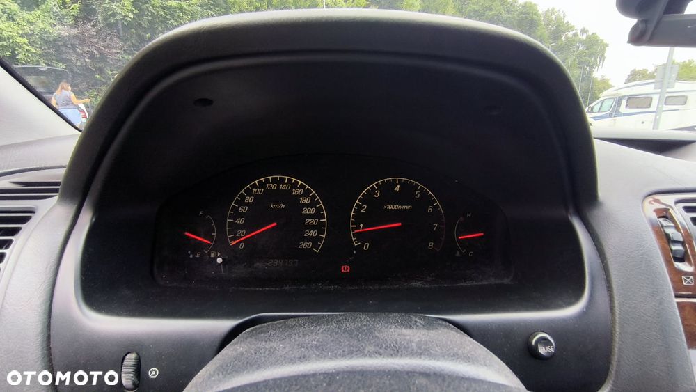Mitsubishi Galant 2.5 V6 - 11
