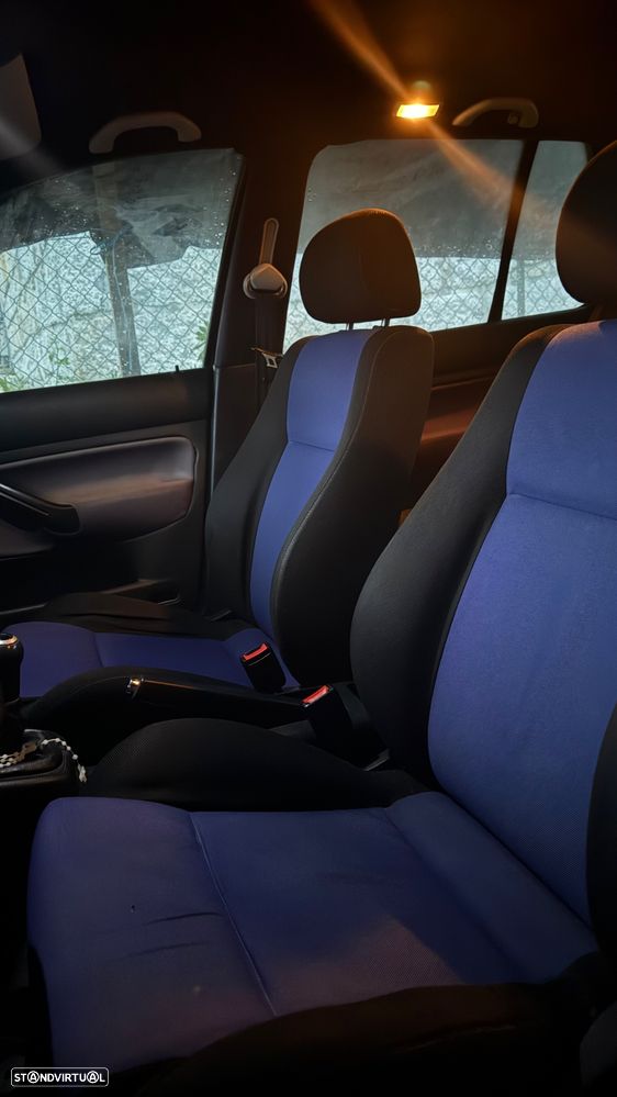 VW Golf 1.9 TDi 25 Anos - 6