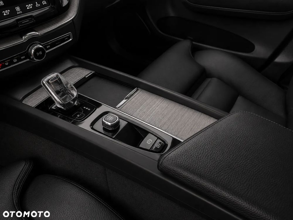 Volvo XC 60 B4 D AWD Ultimate Bright - 17