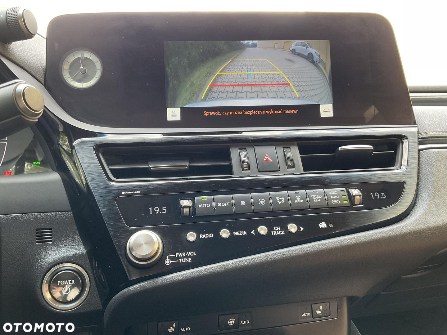 Lexus ES 300h Business Edition - 31