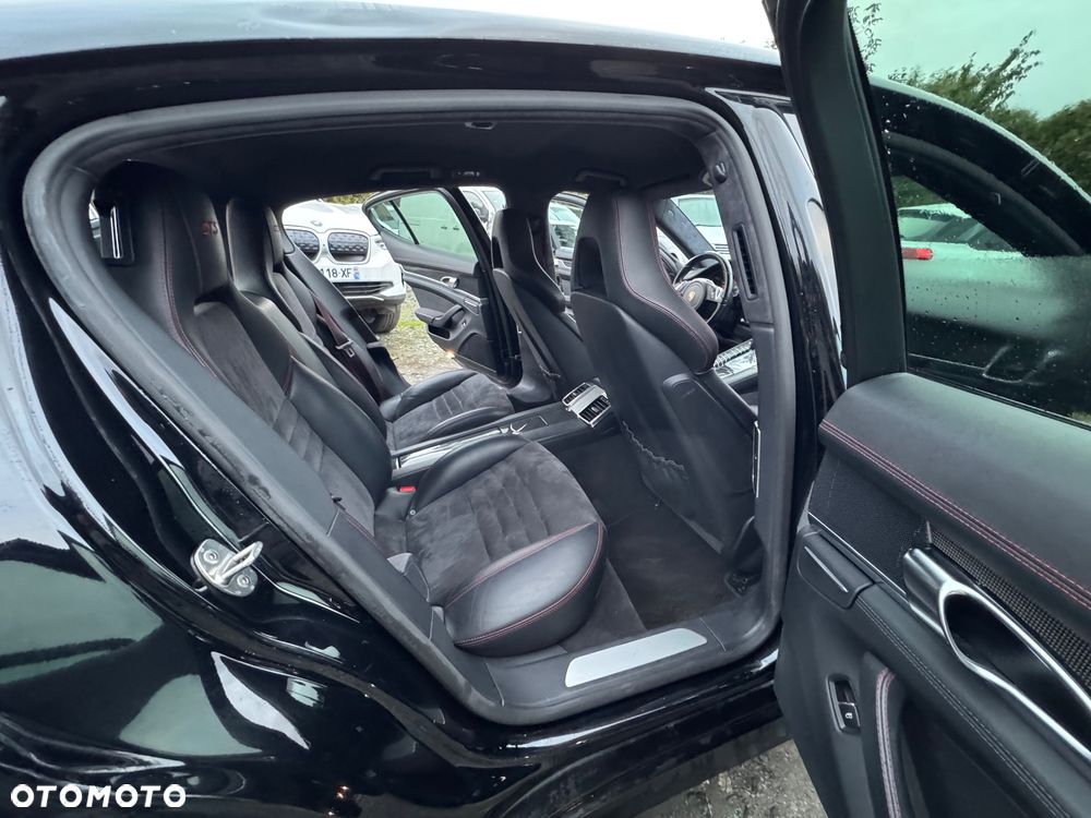 Porsche Panamera GTS PDK - 14