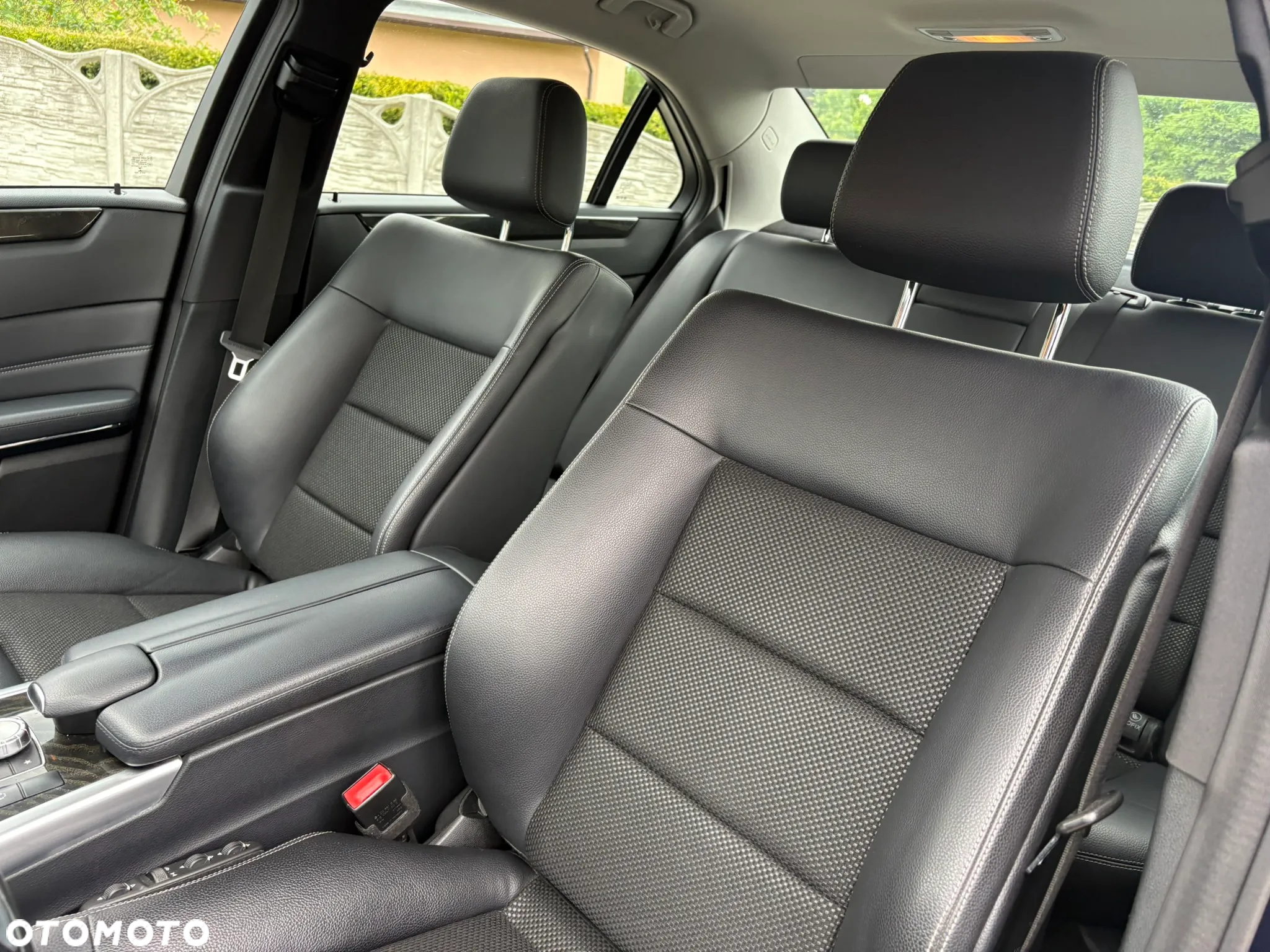 Mercedes-Benz Klasa E 300 T BlueTEC 9G-TRONIC - 21