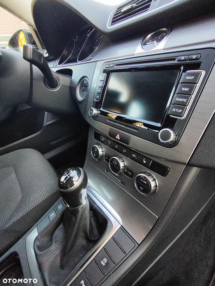Volkswagen Passat - 24
