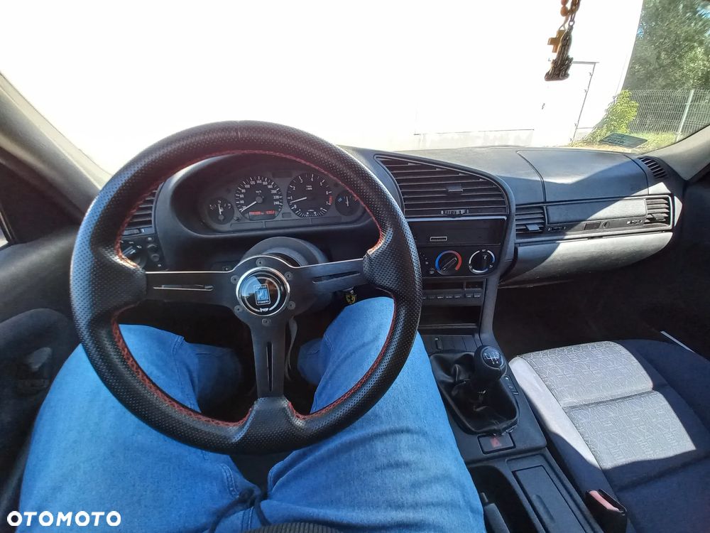 BMW Seria 3 320i - 29