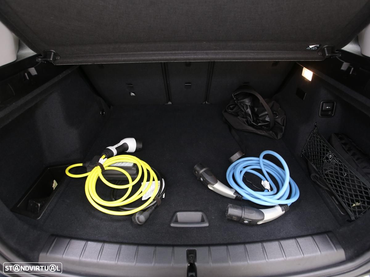 BMW X1 25 e xDrive Corporate Edition - 12