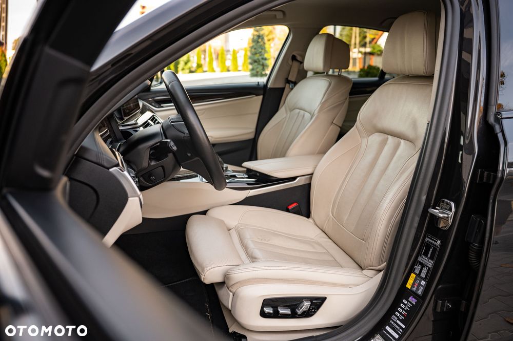BMW Seria 5 530e iPerformance xDrive Luxury Line sport - 7