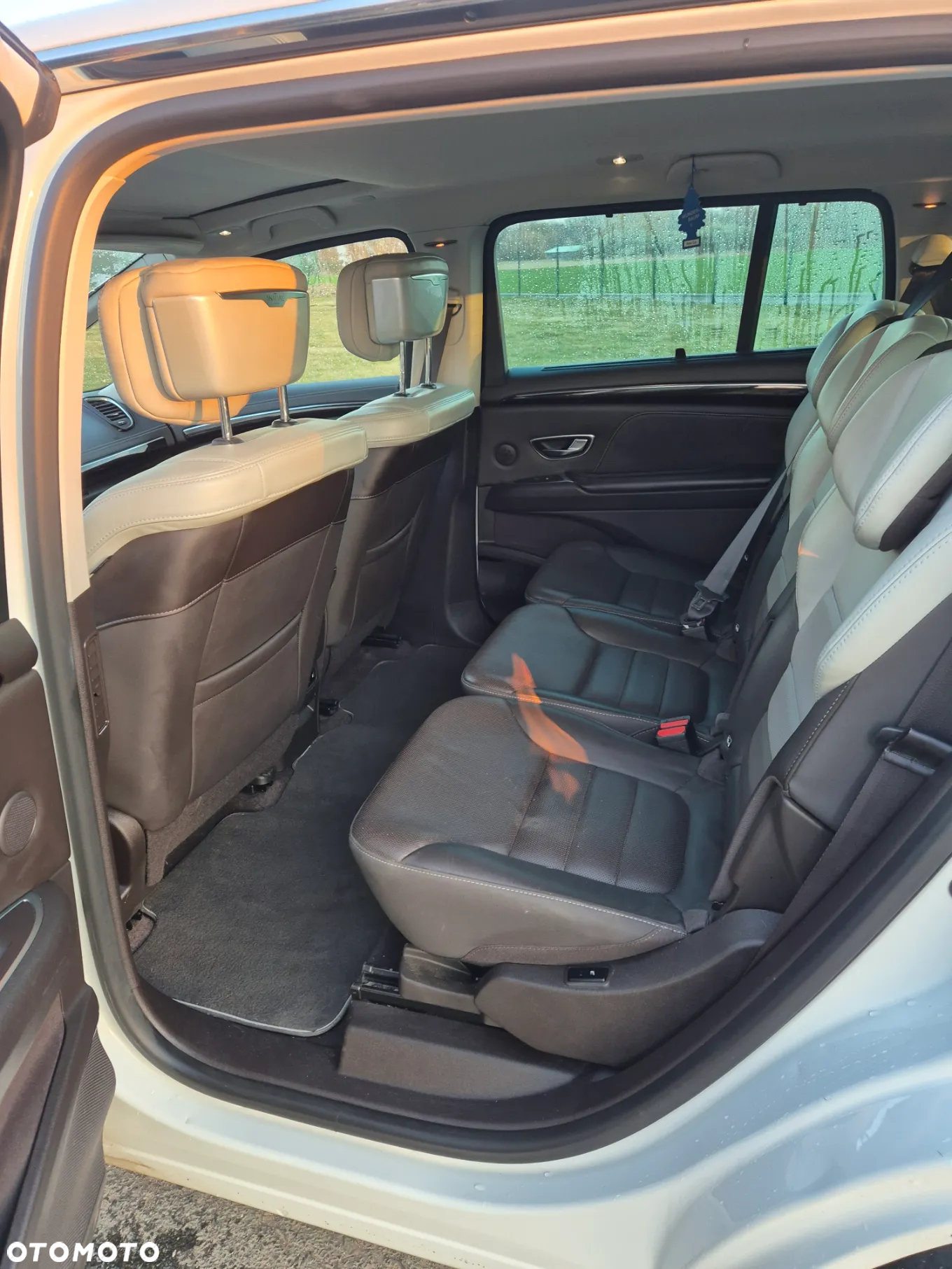 Renault Espace 1.6 dCi Energy Initiale Paris EDC - 9
