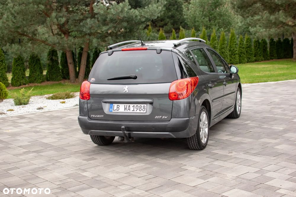 Peugeot 207 - 13