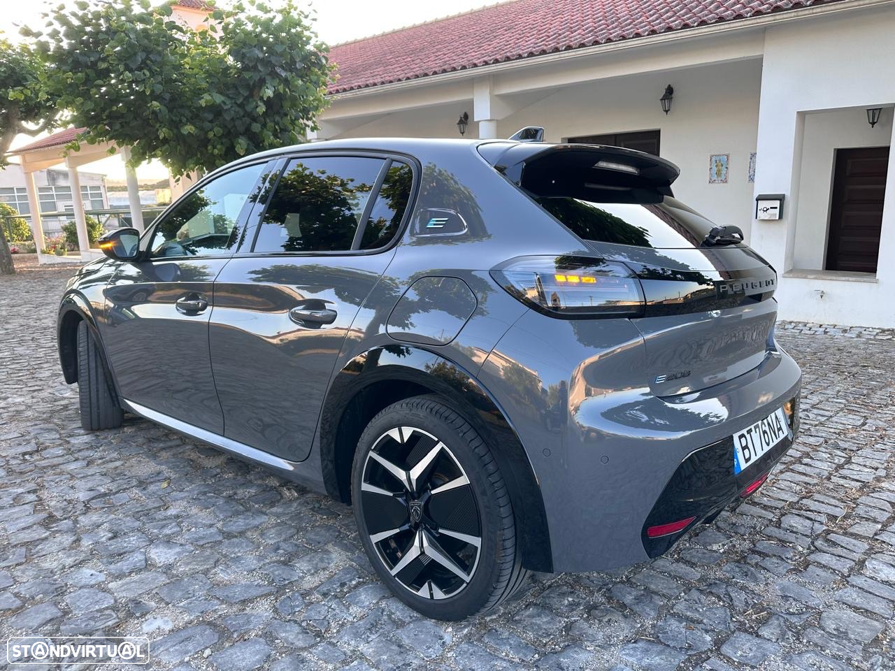Peugeot e-208 51 kWh GT - 10
