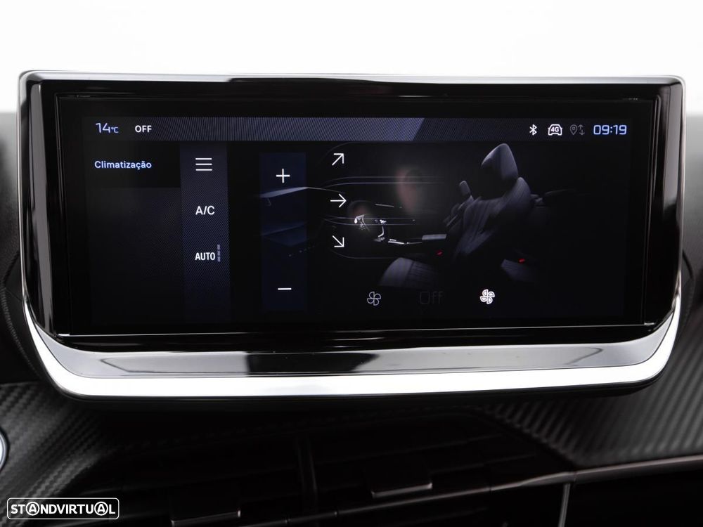 Peugeot 2008 1.2 PureTech Allure EAT8 - 24