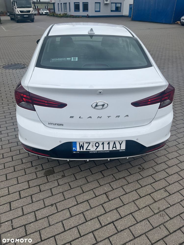 Hyundai Elantra 1.6 Comfort - 6