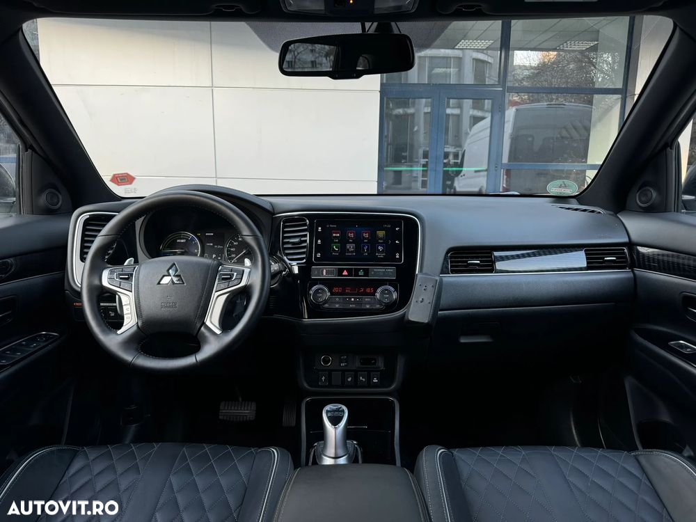 Mitsubishi Outlander 2.4 4WD Plus - 15