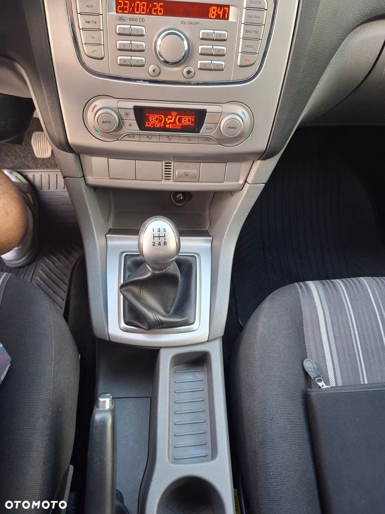 Ford Focus 1.6 16V Connection - 25