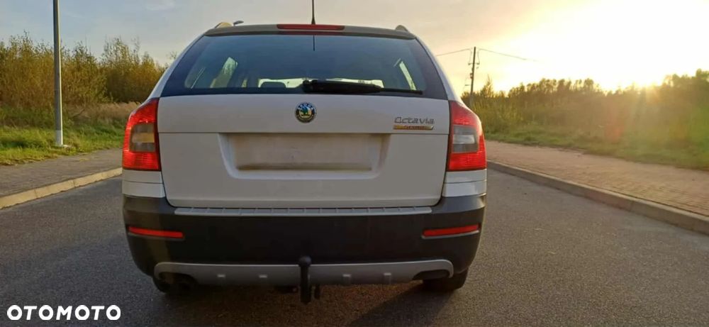 Skoda Octavia ver-combi-2-0-tdi-dpf-4x4-dsg-scout - 10
