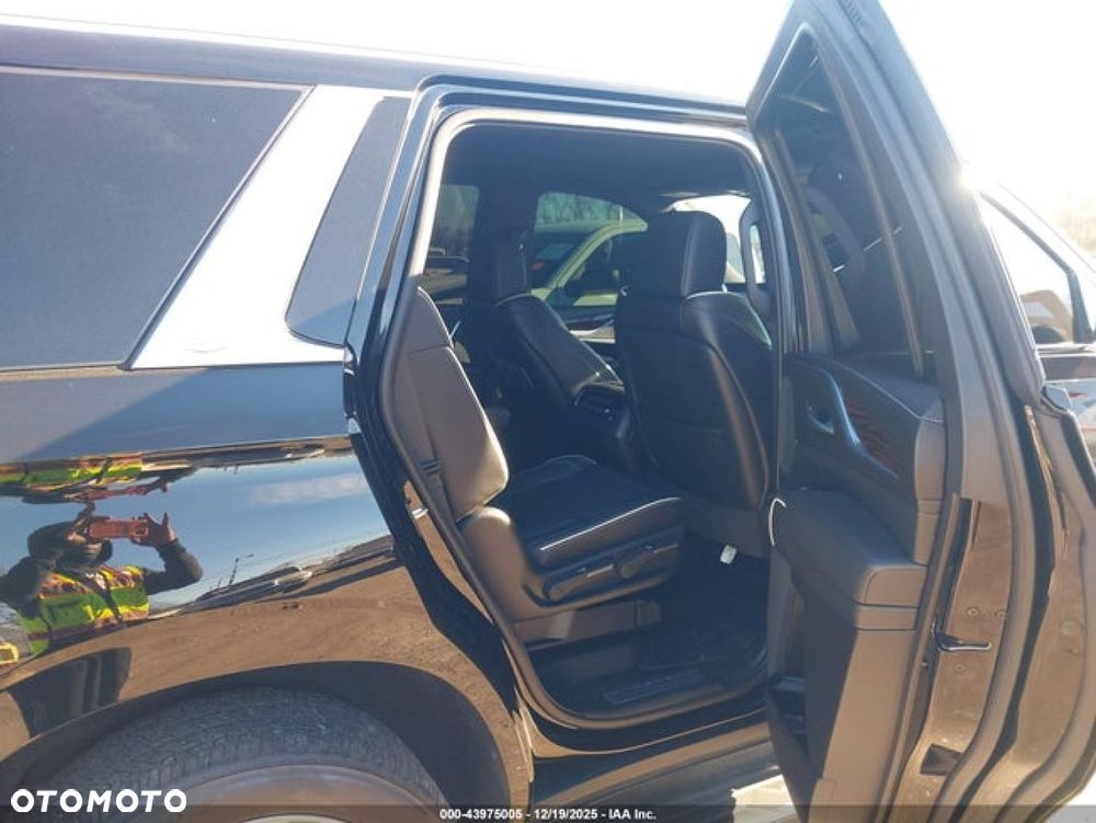 Cadillac Escalade - 14