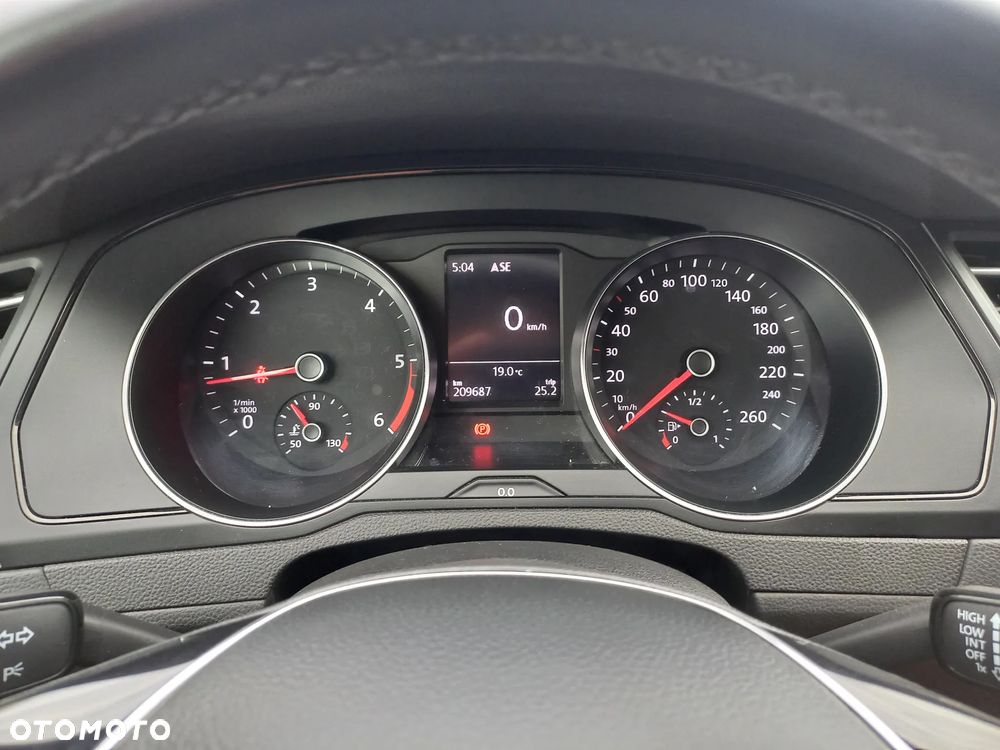 Volkswagen Passat - 22