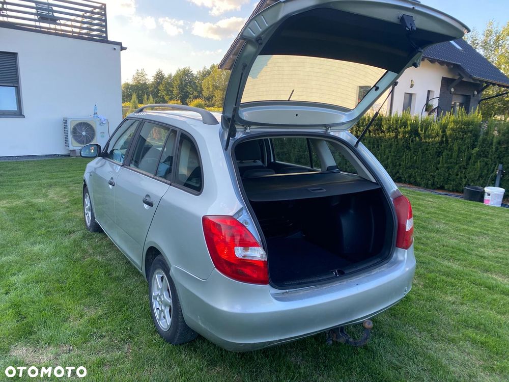 Skoda Fabia 2010 photo 5