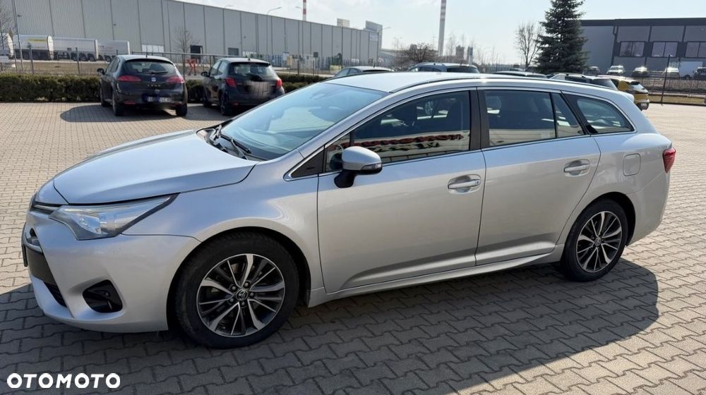 Toyota Avensis 2.0 D-4D Premium - 1