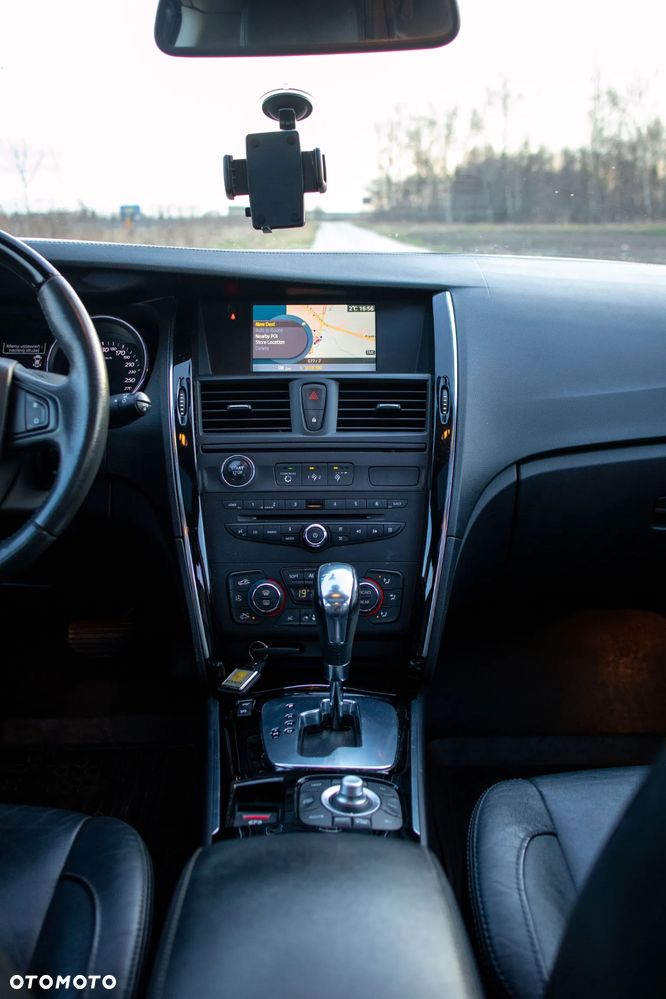 Renault Latitude - 32