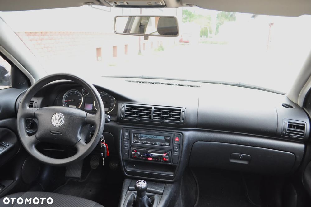 Volkswagen Passat 1.6 Comfortline - 13