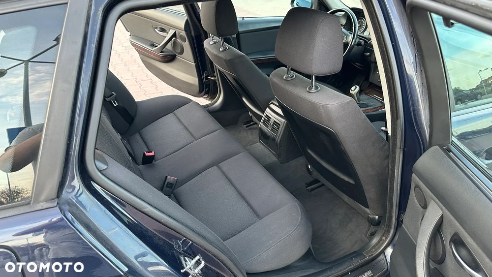 BMW Seria 3 318d - 14