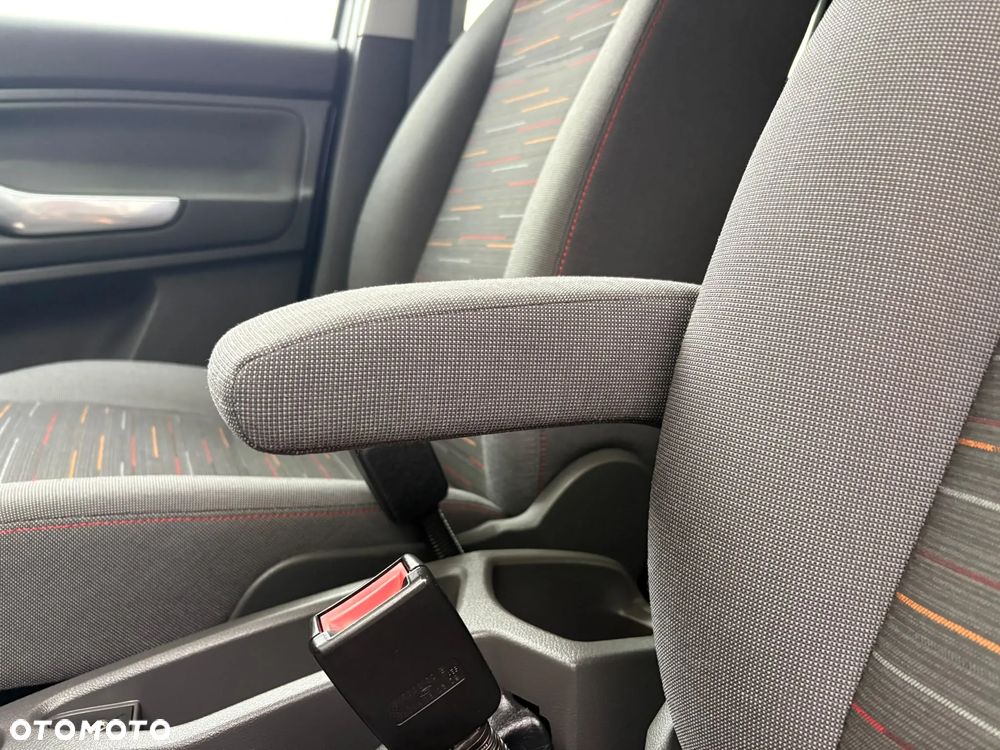 Ford C-MAX ver-1-8-ff-platinium-x - 10