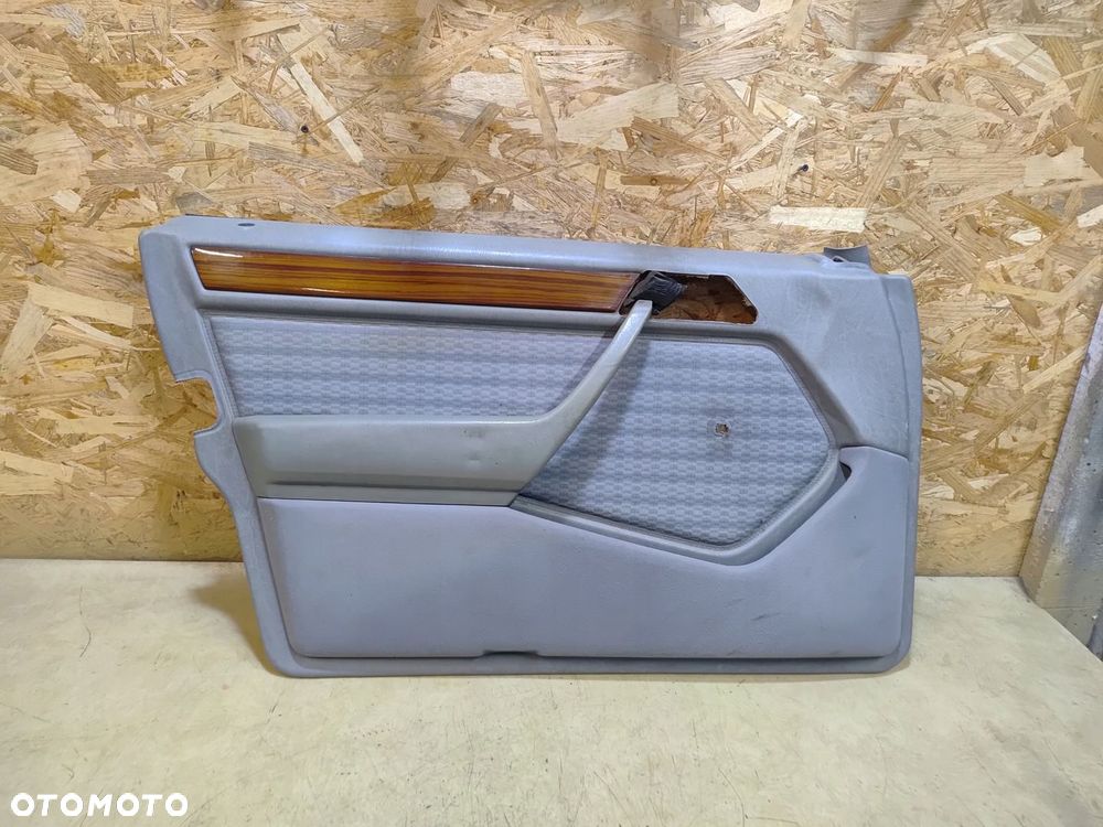 MERCEDES W124 BOCZEK TAPICERKA DRZWI LEWY PRZÓD