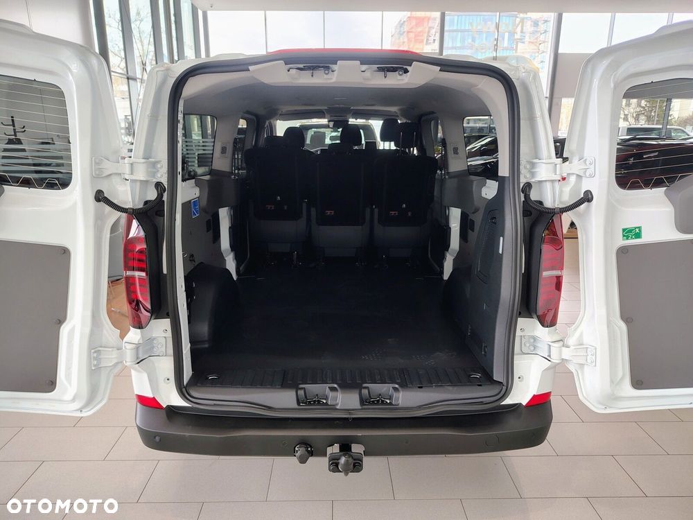 Volkswagen Transporter Transporter Kombi N1 silnik: 2,0 l TDI 150 KM / skrzynia biegów: 6-biegowa manualna rozstaw osi: 3500 mm - 9