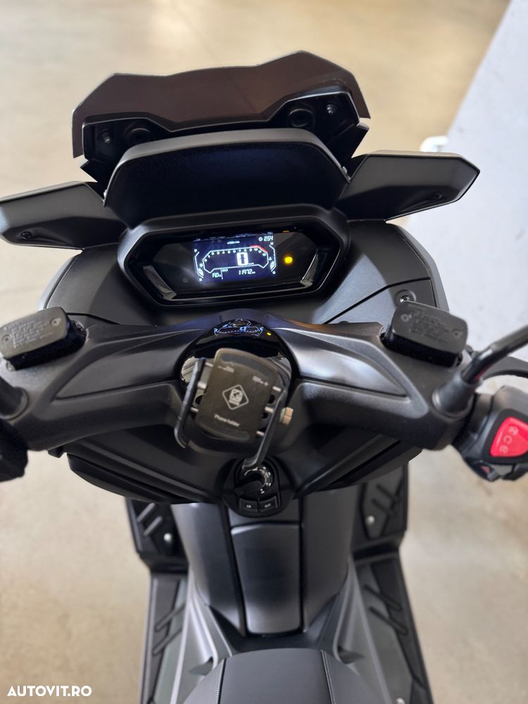 Yamaha XMAX 300 - 8
