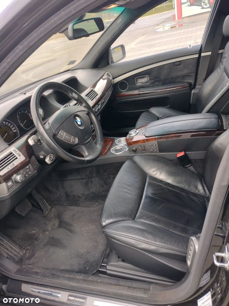 BMW Seria 7 760i - 12