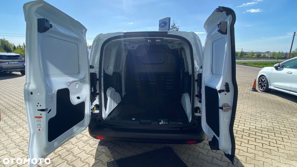 Ford Transit Courier - 17