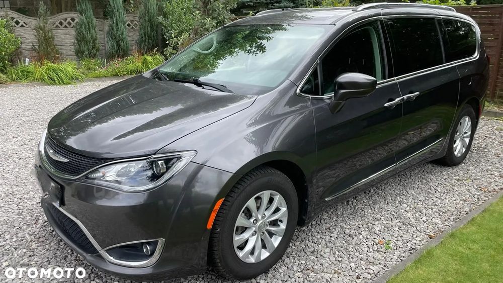 Chrysler Pacifica - 24