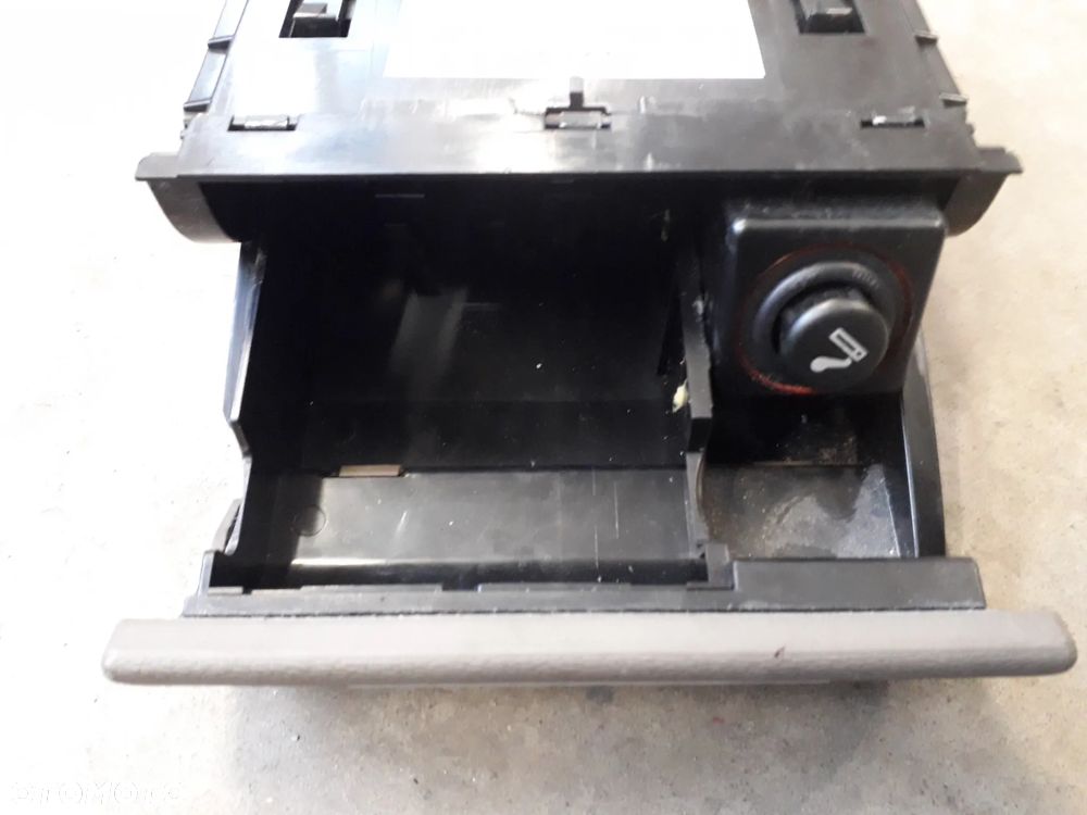 popielniczka przód 8L0857951C A3 8L 1.6 lift - 3