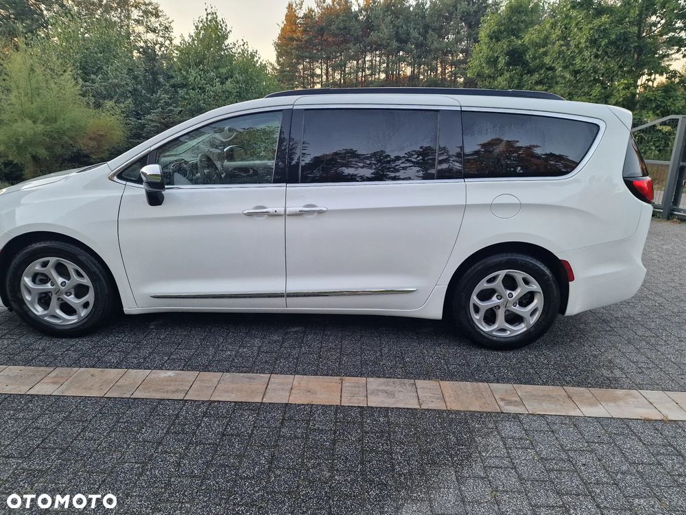 Chrysler Pacifica - 8