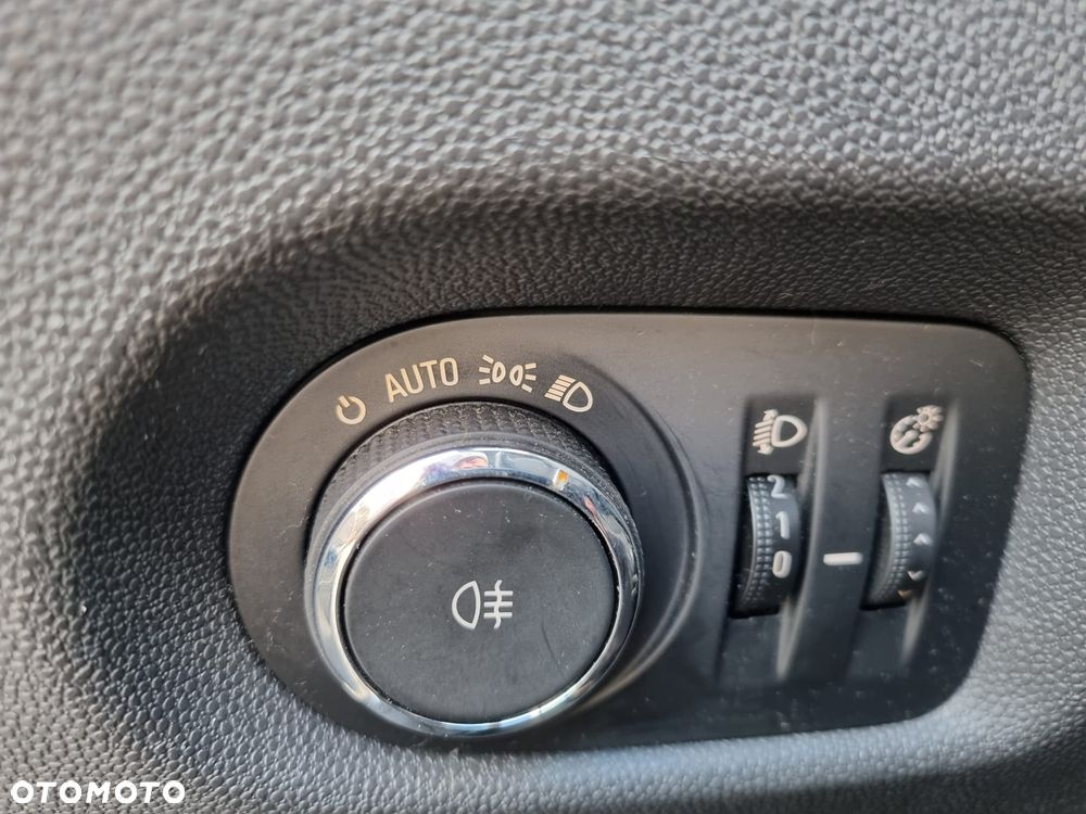 Opel Corsa 1.4 16V Innovation - 29