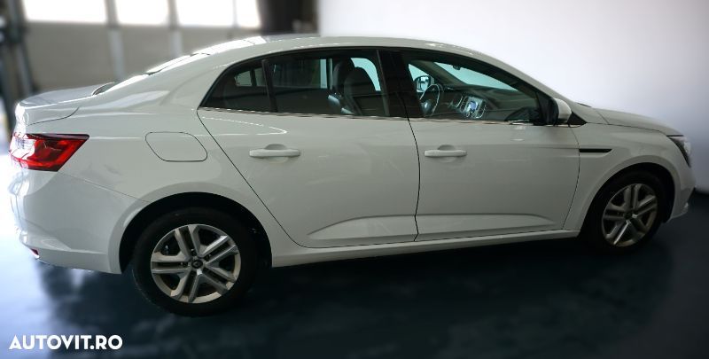 Renault Megane TCe EDC Zen - 4