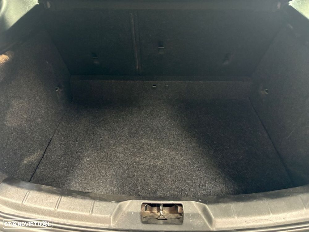 Volvo V40 1.6 D2 R-Design - 22