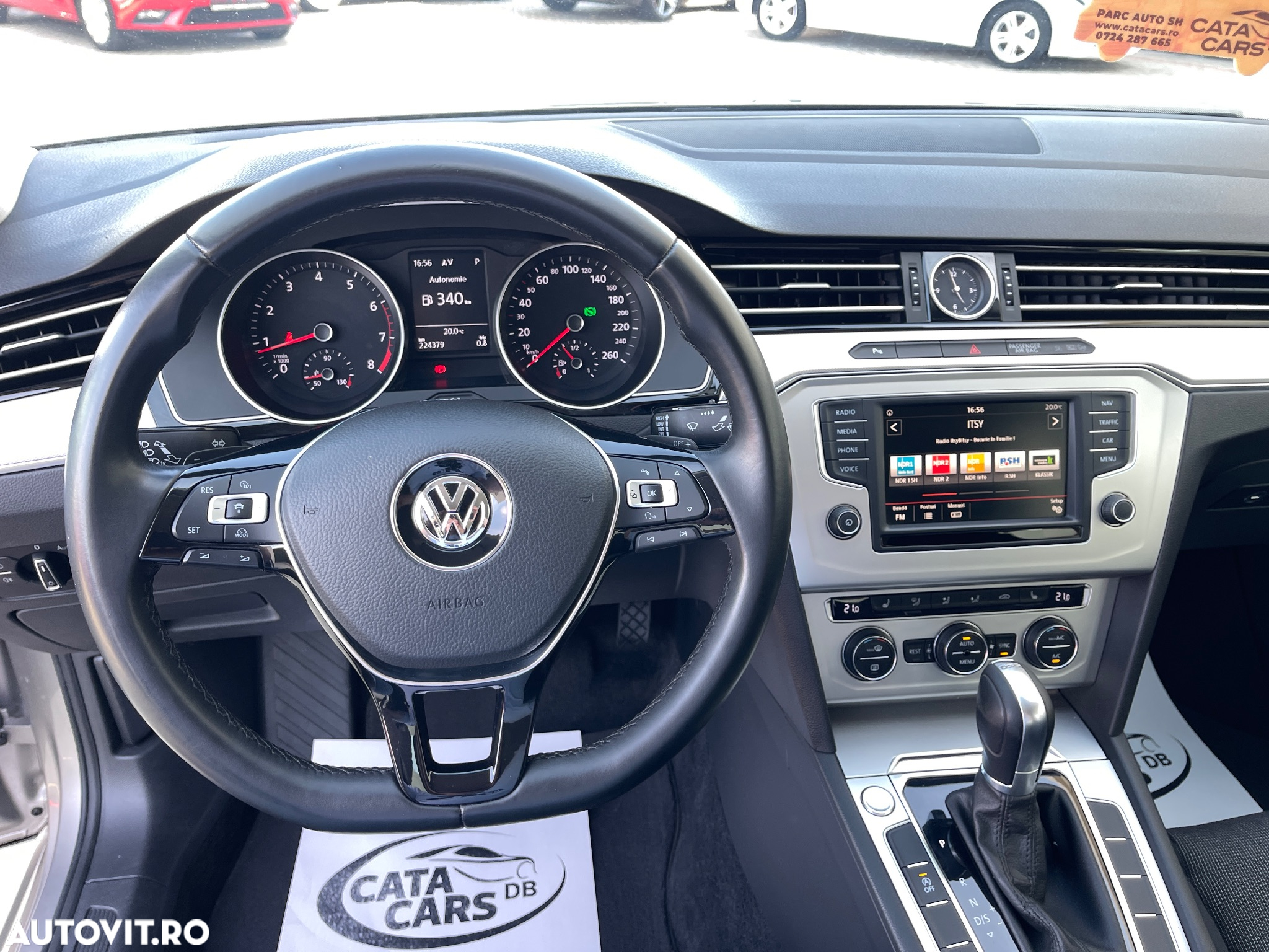 Volkswagen Passat - 36