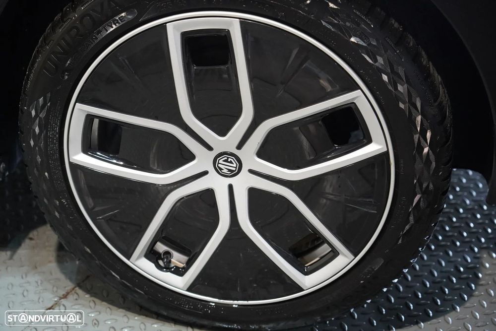 MG MG4 64 kWh Luxury - 35