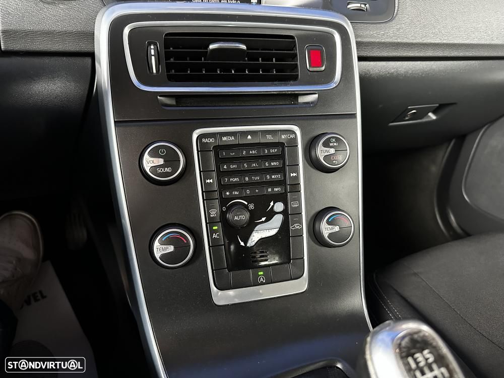 Volvo V60 2.0 D2 Momentum - 31