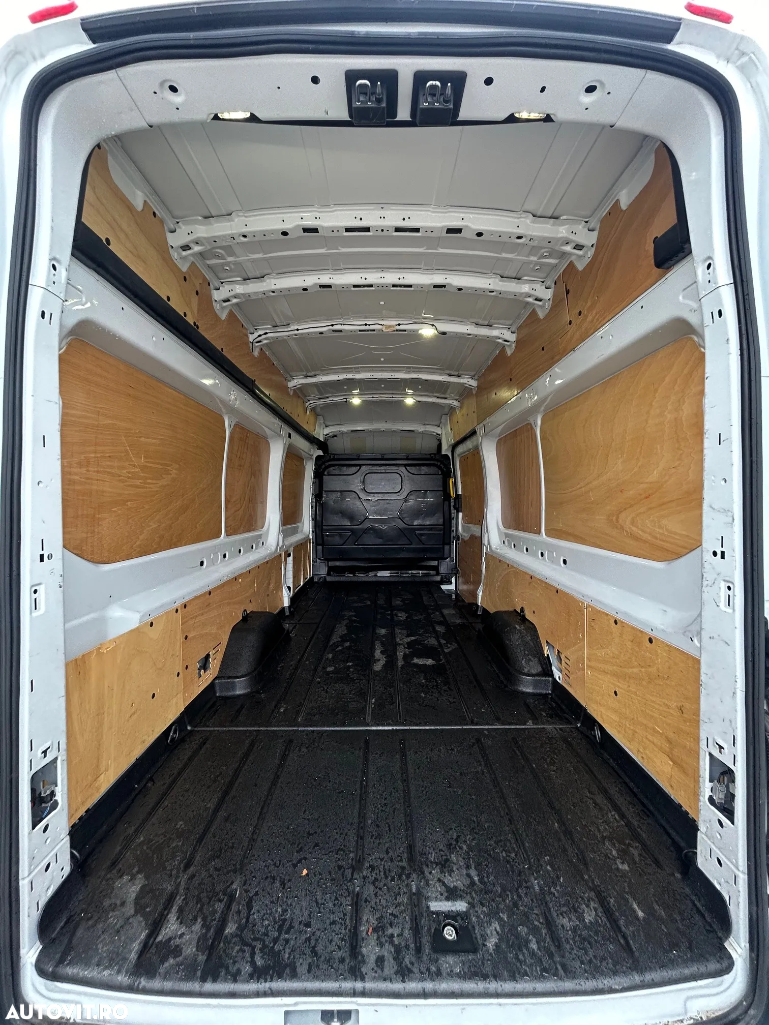 Ford Transit - 9