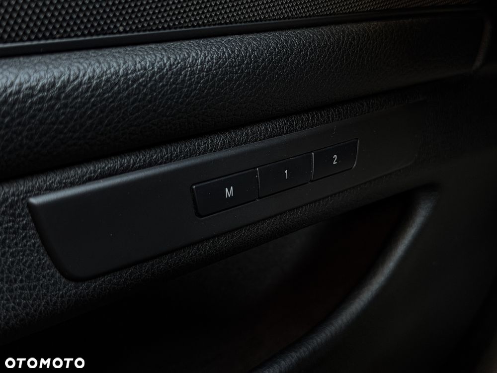 BMW Seria 5 520d xDrive - 13