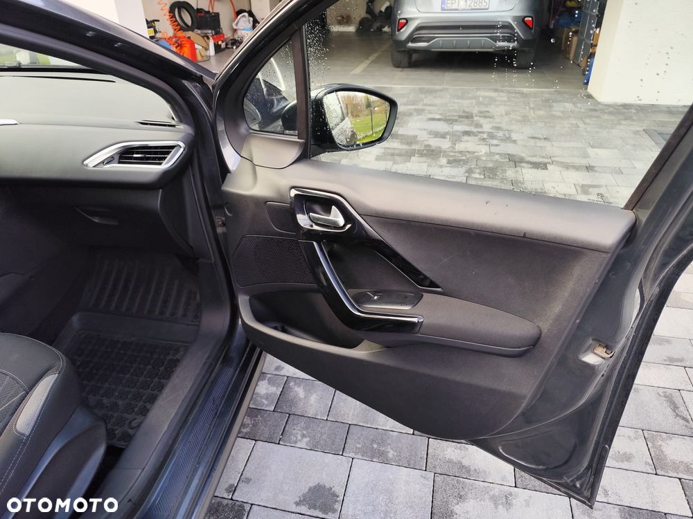 Peugeot 208 1.4 HDi Active - 17