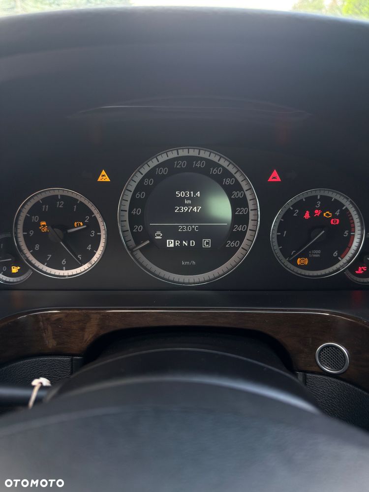 Mercedes-Benz Klasa E 220 CDI BlueEff - 24