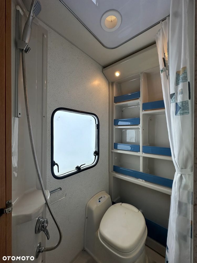 Burstner 500 VENTANA z napędem i markizą kasetową THULE. - 39
