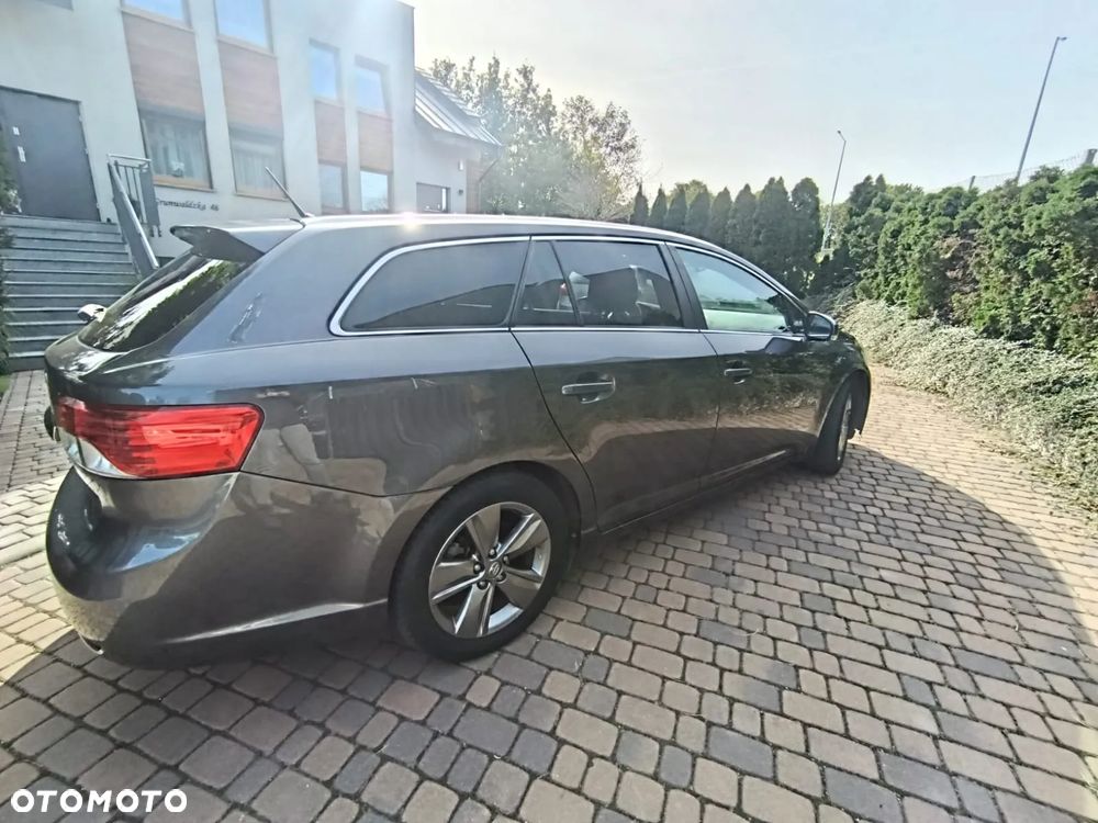 Toyota Avensis 2.0 D-4D Premium - 11